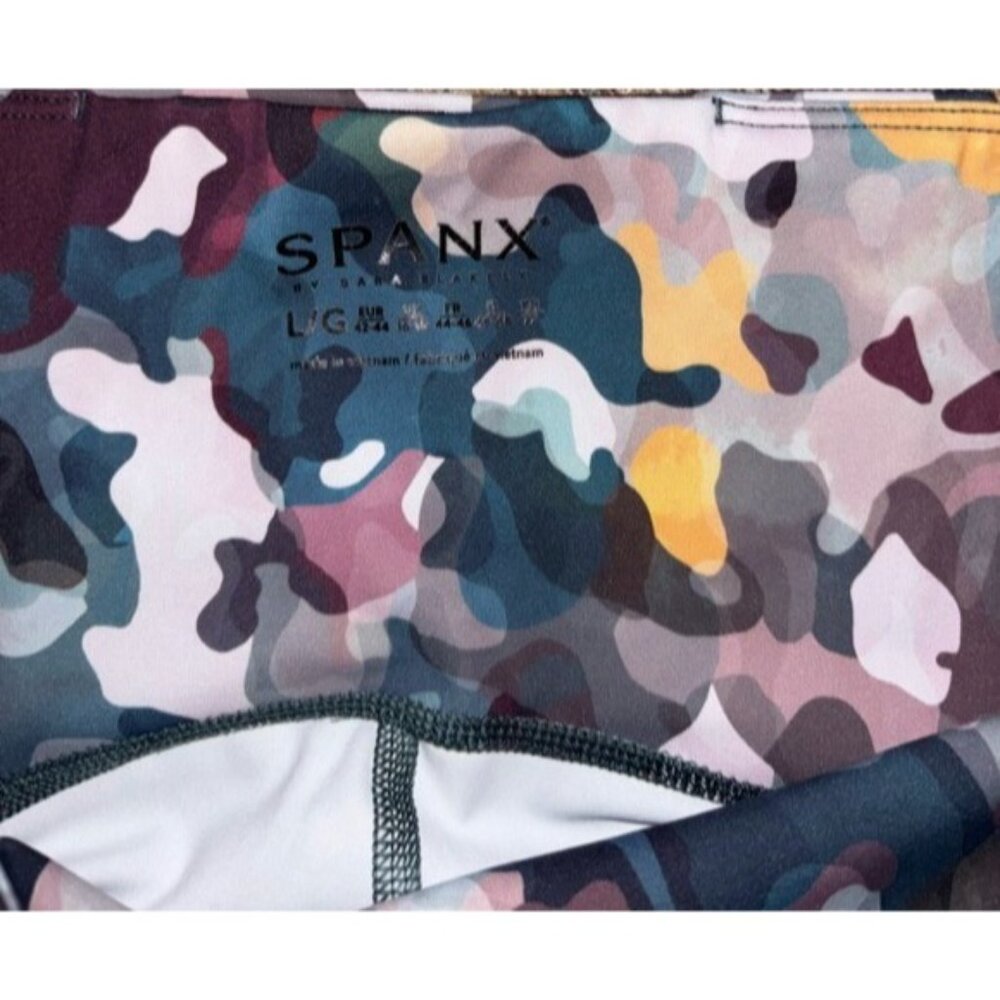 Spanx Women's Size Large Booty Boost Active Leggings Camo Ruby Print 7/8 Length - Picture 7 of 7